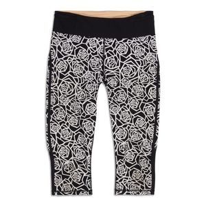 Lululemon Bicycle Leggings Black White Graphic Floral 1/2 Length